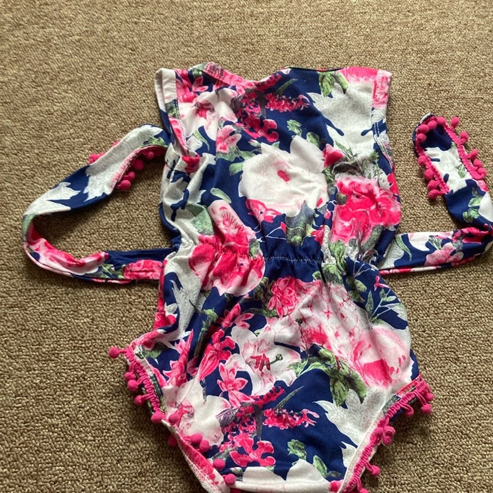 ❤️Floral Baby onesie with Pink Accents - Picture 6 of 6
